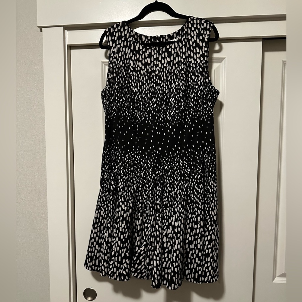Eliza J black & white Polka Dot Sleeveless Flowy Dress. Only worn once!